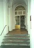 Stufen gegenüber dem Dom- und Diözesanmuseum