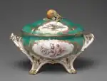 Überfangene Terrine (Terrine du Roi); von der Manufacture nationale de Sèvres 1756; Cleveland Museum of Art