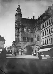 Rathaus 1910 mit unzerstörtem Nachbarhaus