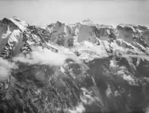 Eisige Nordwand der Äbni Flue zwischen Gletscherhorn und Mittaghorn auf einer Aufnahme von Eduard Spelterini