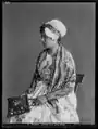 Neuchâtel, Frau in Neuenburger Tracht, Teilansicht, 1905
