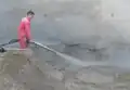 Baugrube (12&nbsp;m Höhe) mit vernageltem Stahlfaserspritzbeton