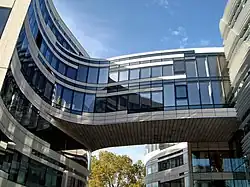 Kö-Bogen-Bauten, Durchblick zum Hofgarten