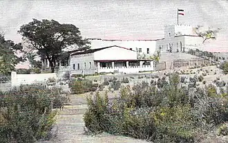 Feste Otjimbingwe (Militärstation im Vordergrund)