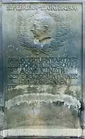 Grabstein gestiftet 1936 vom „Deutschen Turnerbund Berlin“, Aufnahme vom 29. Juli 2017