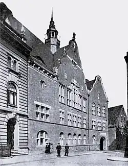 um 1905