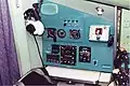 Seitlicher Arbeitsplatz des Funkers/Navigators im Cockpit