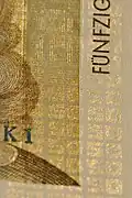 Neuer Perlglanzstreifen auf einem 50-Mark-Schein