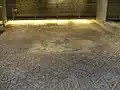Mosaikfußboden mit dem „Reigen der tanzenden Jahreszeiten-Genien“