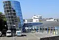 Schiefer Turm auf dem Campus der Technischen Universität Belfort-Montbéliard (UTBM) in Sevenans