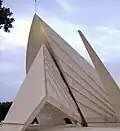 Monumentale Sonnenuhr am Autobahn-Rasthof Tavel