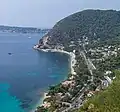 Èze mit dem Col d'Èze (512 m) und der strandnahen Corniche Inférieure