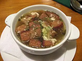 Česneková  - Knoblauchsuppe mit Brotcroutons