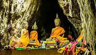 Höhle mit Buddhastatuen im Khao Kang