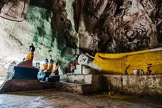 In der Grotte des Wat Khuha Sawan