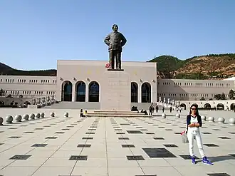 Mao-Statue vor der Halle der Revolution