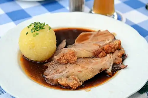 Schweinsbraten mit Kartoffelkloß
