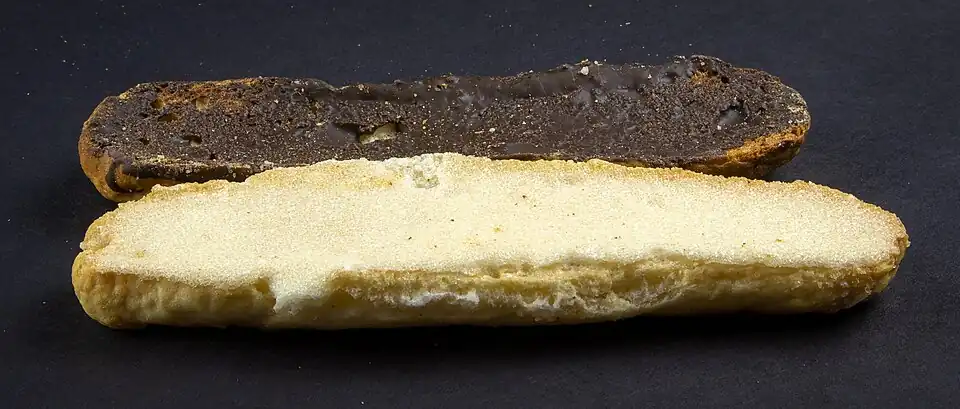 Gußzwieback mit Kakao- und Zuckerglasur