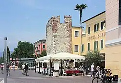 Der Turm der verfallenen Burg