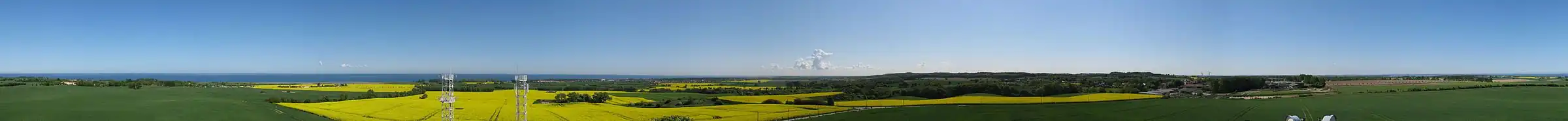 360° Panorama vom Bastorf'schen Leuchtturm Buk: Rostock ist in der Mitte unter den Wolken, Kühlungsborn links daneben (Riesenrad)