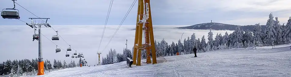 Über dem Nebel: Wintertraum 2007 am Fichtelberg; rechts hinten der Keilberg (Klinovec).
