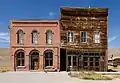 Das Dechambeau Hotel (links) und die I.O.O.F. Hall