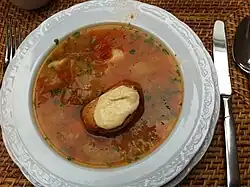 erster Gang, Bouillon aus den eingekochten und passierten Fischen