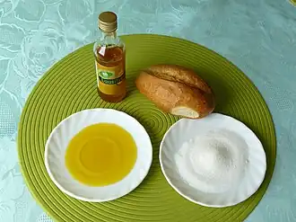 Brötchen mit Leinöl und Zucker