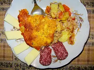 Lukanka als Beilage