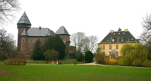 Burg Linn mit benachbartem Jagdschlösschen