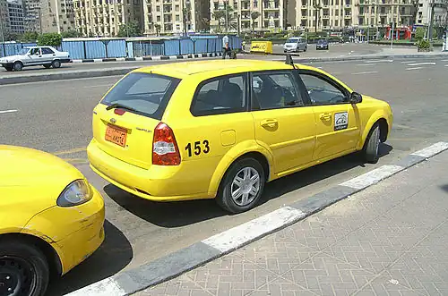 Die neuen gelben Taxis sind klimatisiert, aber auch teurer.