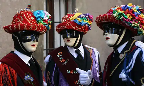 und Masken