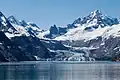 Der Johns Hopkins-Gletscher mit dem Mount Orville (rechts)