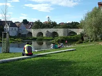 Steinerne Brücke und Wörnitzstrand