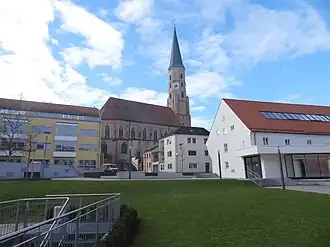 Stadtfarrkirche St. Johannes und Storchenturm
