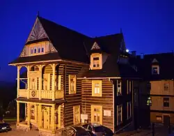 Volkshaus im Zakopane-Stil