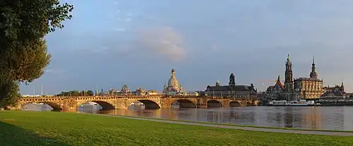 Canalettoblick an der Elbe in Dresden