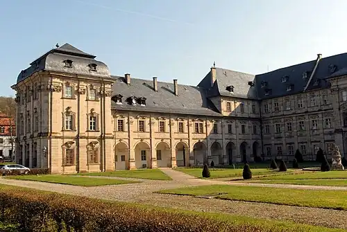 Klostergebäude und unterer Abteigarten