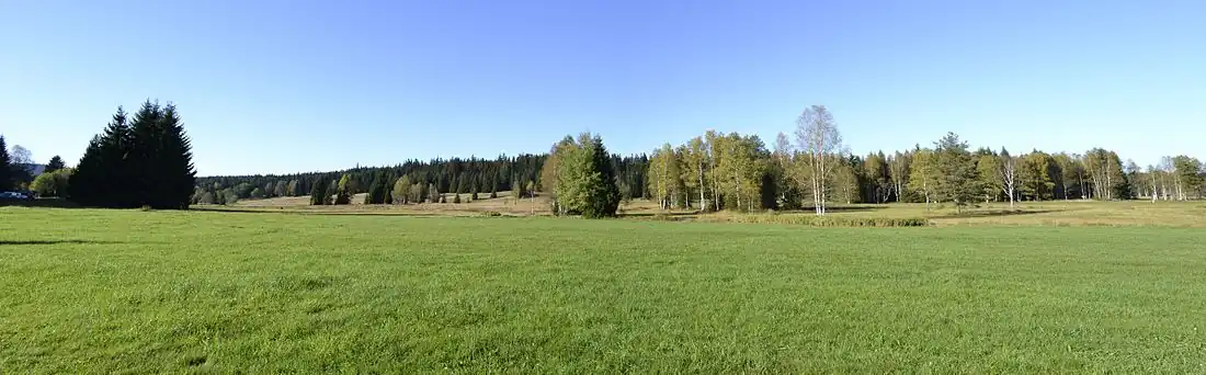 Das ehemalige Grenzgebiet zwischen der Tschechoslowakei und Deutschland, welches den Verlauf des Eisernen Vorhangs kennzeichnet.