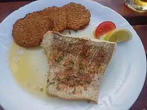 Filátko ze štiky -  Hechtfilet mit Kümmel, Kartoffelpuffern und Knoblauch-Butter