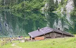 Die Fischunkelalm am Ufer des Obersees