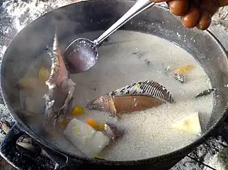 Fischsuppe mit Rifffisch und Kokosnussmilch