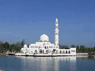 Die Schwimmende Moschee von Kuala Terengganu