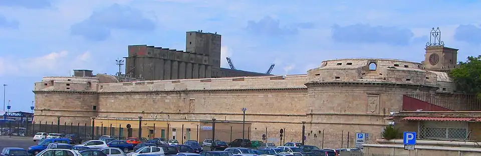 Forte Michelangelo von der Promenade aus