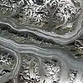 Satellitenaufnahme vom Walsh-Gletscher (oben) und Logan-Gletscher (unten)