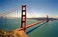 Über die Golden Gate Bridge führen gemeinsam der  und die  / Kalifornien