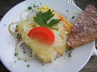 Saurer Graukas mit Schüttelbrot