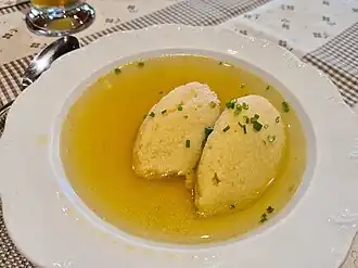 Grießklößchensuppe als Vorspeise
