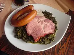 Grünkohl mit Bregenwurst und Kassler