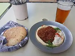 Hamshuka und Pita im Neni